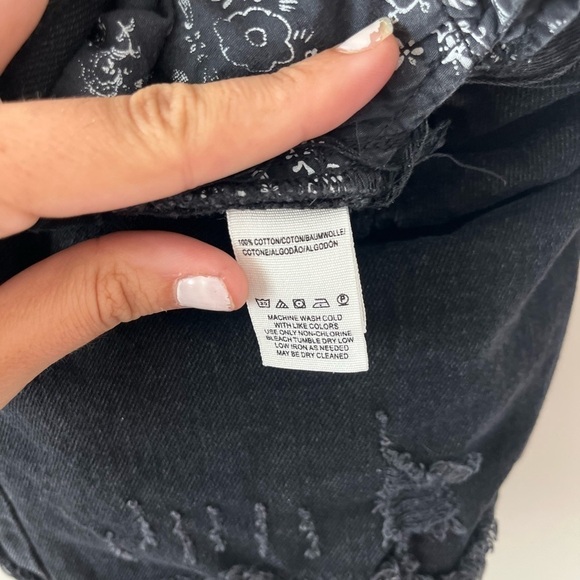 FREE People We The Free Black Denim Cutoff Distressed Women’s Shorts Size 29 - Picture 6 of 7